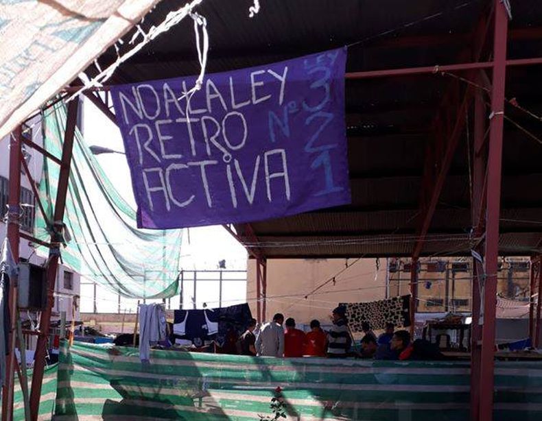 contra la ley 321 909090.jpg