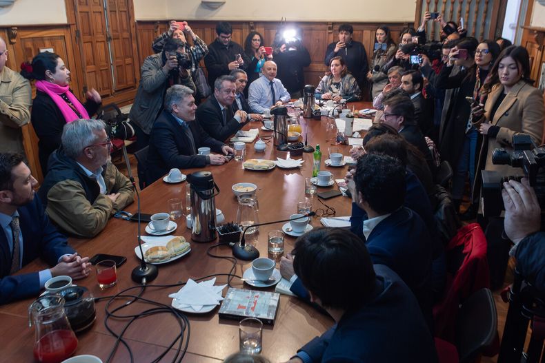Oposición se reúne para aunar criterios contra la megarreforma del gobierno de Kast - Agencia Uno