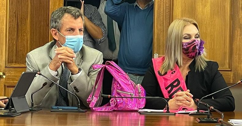 de la carrera pamela jiles.jpg