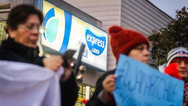 Trabajadores de Walmart terminan huelga tras llegar a un acuerdo con la empresa