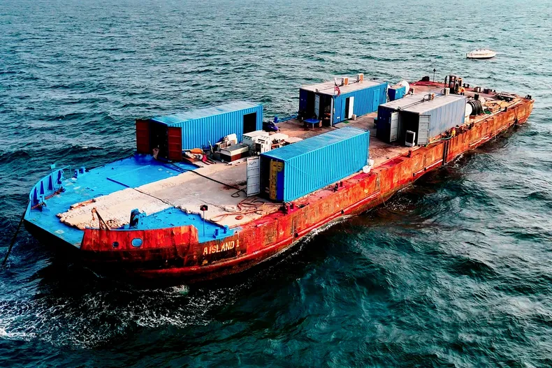 15654 channel 5 v 1200 04 03 05.webp