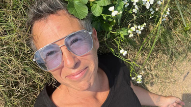 gabriela cabezon camara, escritora: el negacionismo climatico es una postura politica, no ignorancia