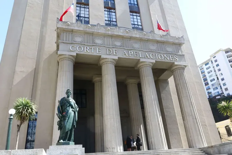 adulto mayor ocupo ilegalmente terreno fiscal en el olivar corte valido desalojo para 140 viviendas sociales.webp