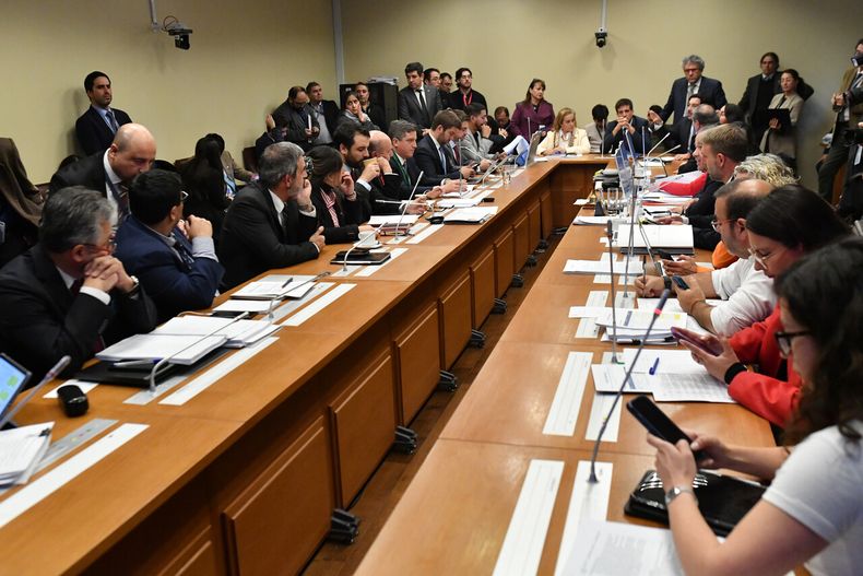 Comisión de Hacienda votará la Ley Miscelánea de Kast - Agencia Uno