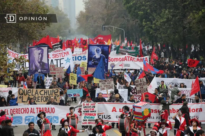 20988 foto de marcha durante un primero de mayo.webp