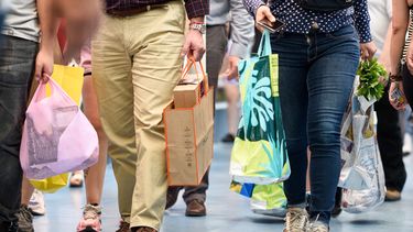 Fin al feriado irrenunciable en días de elecciones: Rostro de los 400 mil vendedores afectados