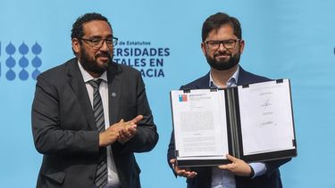 Presidente Boric firmó nuevos estatutos legales para 13 universidades estatales: Revísalos aquí