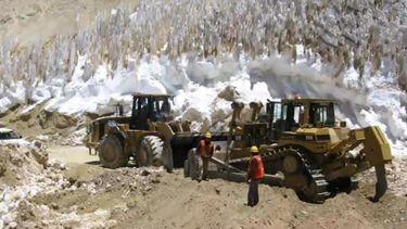 El Desconcierto | Destruccion de los glaciares en Mina Los Bronces.jpg