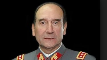 Enriquecimiento ílicito y fraude al fisco: Ordenan detención de ex comandante Juan Miguel Fuente-Alba