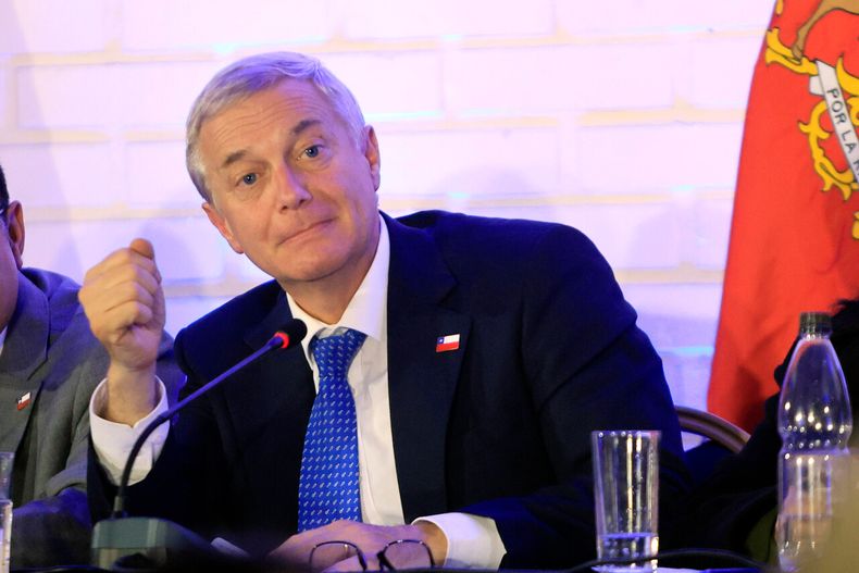 Desaprobación a Kast sigue baJando - Agencia Uno