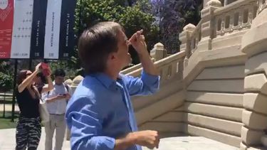 ¡Este gobierno no hizo nada por el museo!: Luciano Cruz-Coke sale a la defensa de Piñera en funa en el MAC