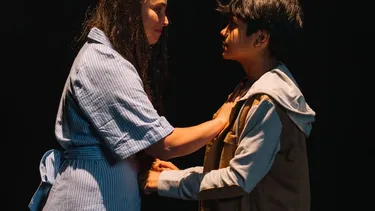 “Ütruf Tripay”: la obra de teatro documental que revisa las adopciones ilegales en Chile que el Estado silenció