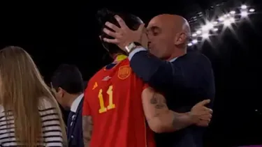 El Desconcierto | 11830 rubiales beso.webp