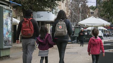 Por tener hijos chilenos y trabajo: Corte Suprema anula expulsión de ciudadano peruano