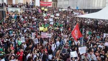 Brasil vive tercera jornada de protestas por la educación y repudian política social de Bolsonaro