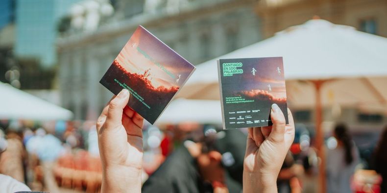 Santiago en 100 Palabras repartirá textos gratis por el Día del Libro 2026.