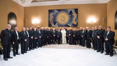 Medio internacional afirma que el Papa fue presionado por Cardenal norteamericano para endurecer su postura ante la Iglesia Chilena