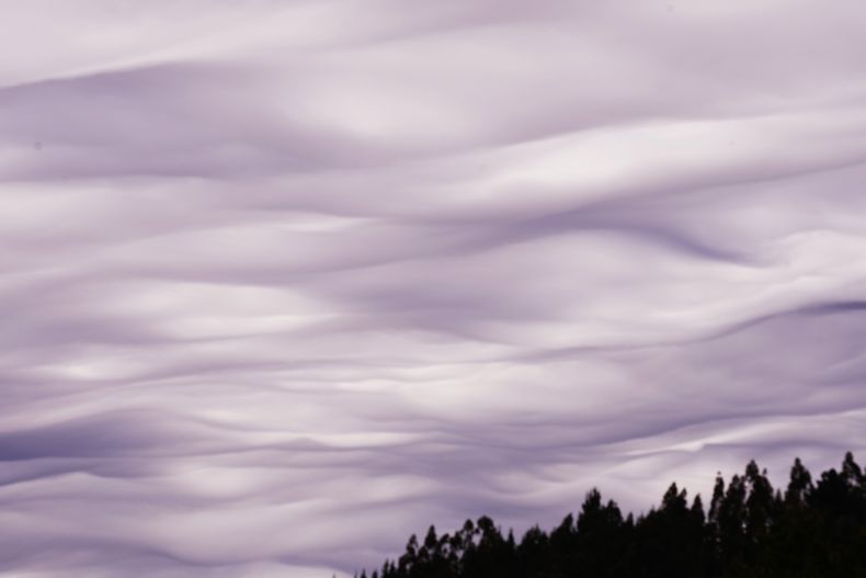 Nubes sobre el lago Lleu Lleu, en la Región del Biobío.