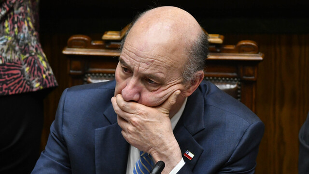 Ministro de Hacienda, Jorge Quiroz, durante la sesión en Sala del Senado por vetos a la megarreforma. Créditos: Agencia Uno.