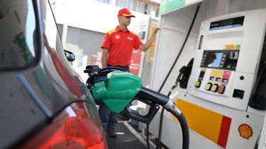 Hasta 20 pesos por litro: Enap informa caída en precios de combustibles