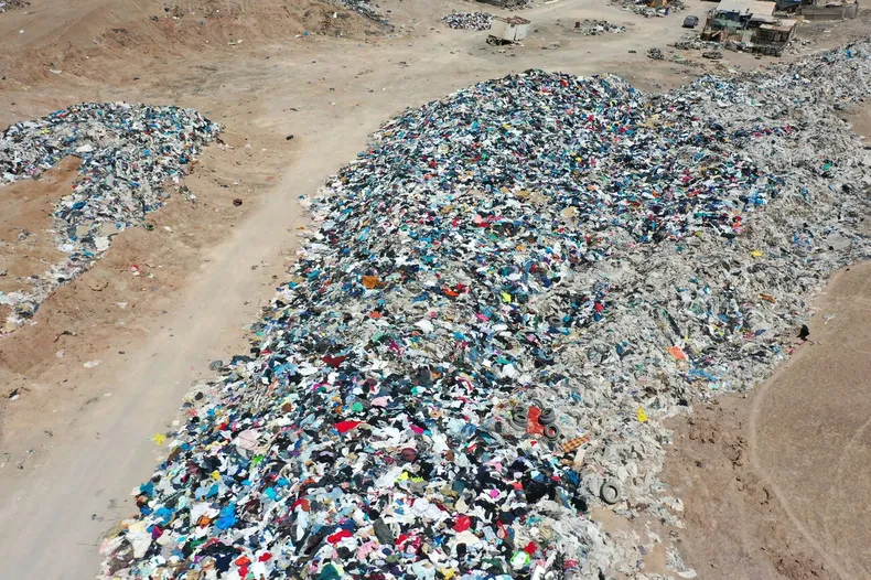 17999 ropa usada.webp