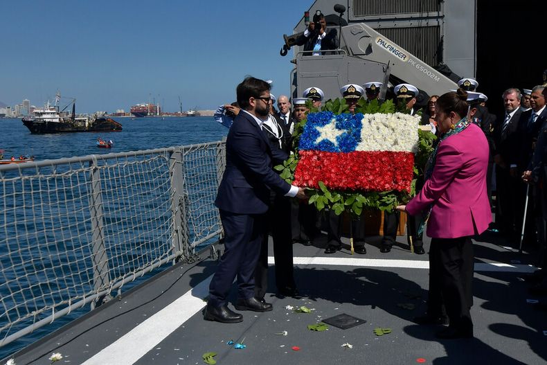 video pdte boric encabezo glorias navales y lidero entrega de ofrendas en boya esmeralda.jpg