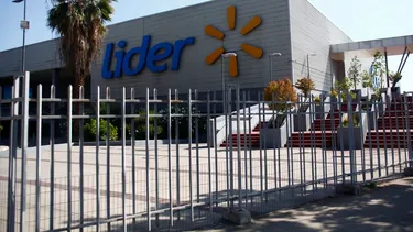 Fue a comprar a un Líder en Cerrillos y le robaron su auto: Corte ordena a supermercado pagarle $5,8 millones