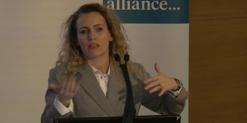 Katie White, ministra del Medio Ambiente del Reino Unido / Captura de pantalla