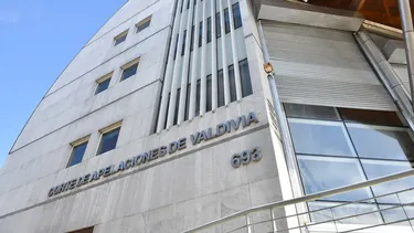 Vecino obstruyó alcantarillado que familia usaba desde 2016 y pagando $700 mil: Los dejó sin baño y Corte ordenó restablecer uso