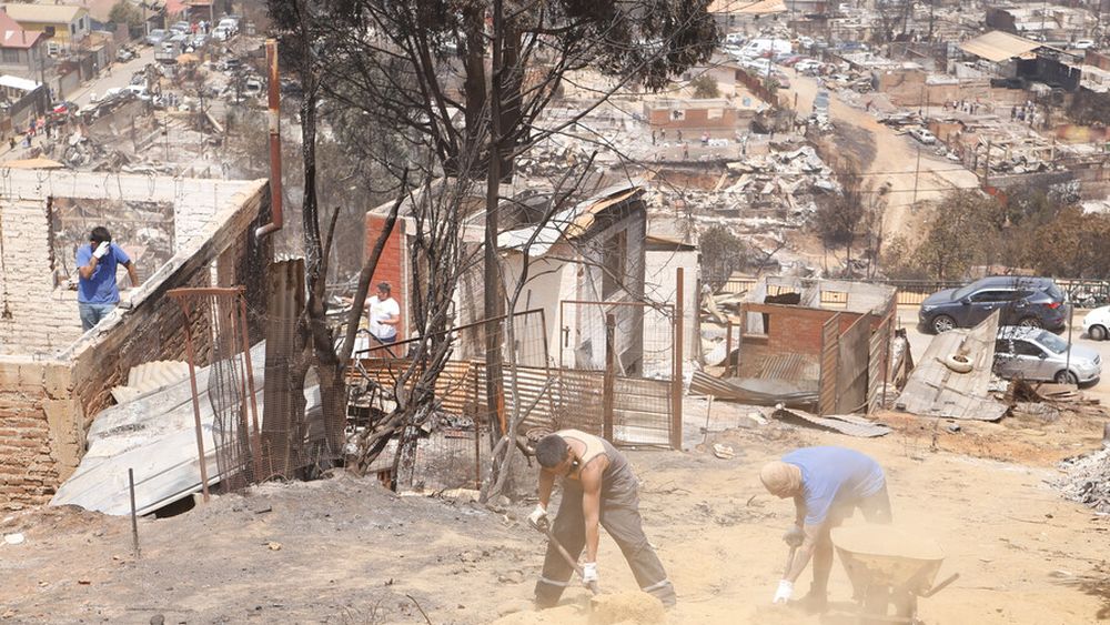 Hogar de Cristo y Techo Chile: Campañas para kits de escombros y reconstrucción de casas