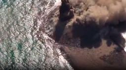 La erupción de un volcán submarino al sur de Tokio crea un nuevo islote en Japón