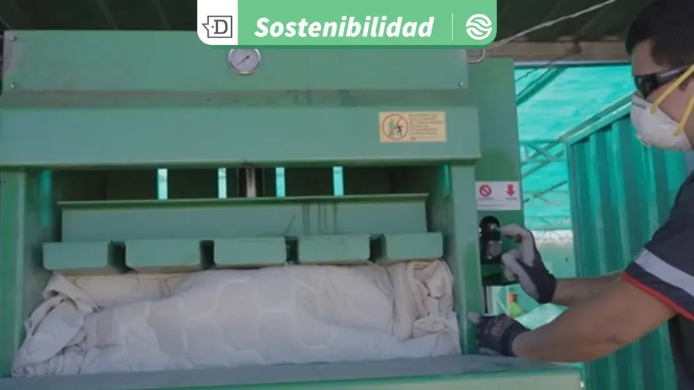 Iniciativa circular que promete seguir creciendo: Planta móvil recicla mil colchones en un mes en Calama