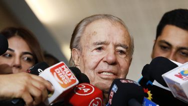 Ex Presidente argentino Menem está complicado en el hospital tras sufrir descompensación cardíaca