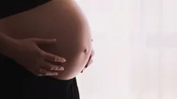 Maternidad subrogada podría convertirse en delito: Avanza proyecto que sanciona con cárcel comercio de la gestación