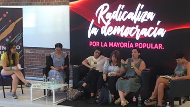Karol Cariola y su gesto con Beatriz Sánchez: Asegura que la lleva en el corazón y que la defendió y defenderá siempre