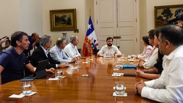 Presidente Boric se reúne con empresas privadas para ir en combate de los incendios forestales