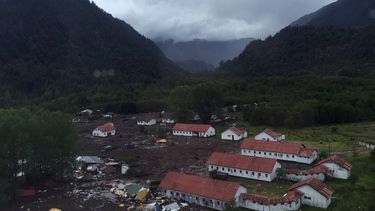 Villa Santa Lucía de Chaitén fue arrasada por una riada parecida a la de Nepal - Agencia Uno