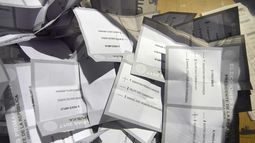 Votantes denuncian recibir votos marcados en distintos puntos de Santiago, Punta Arenas y Viña del Mar