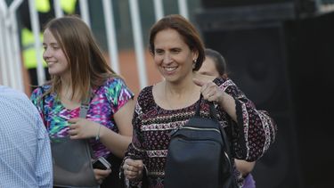 Feliz día a todas las madres excepto a las que juegan en San Carlos: El polémico mensaje de la alcaldesa de Peñalolén