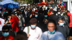 El 51,7% de los migrantes en Chile vive en riesgo de exclusión financiera, según estudio