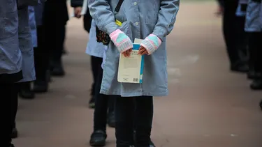 Madre consiguió en juicio que colegio le pague $25 millones por daño moral tras acoso escolar a su hija
