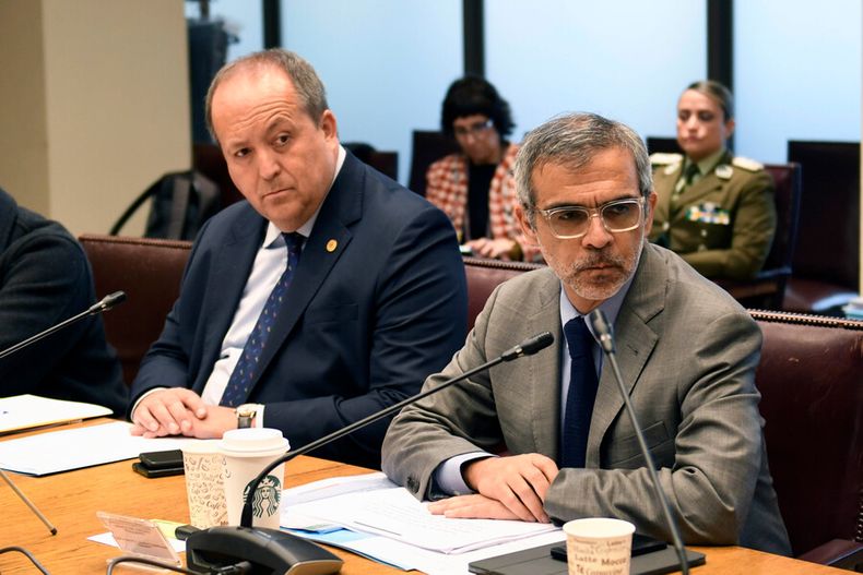 Luis Cordero y Angel Valencia en el Congreso.jpg