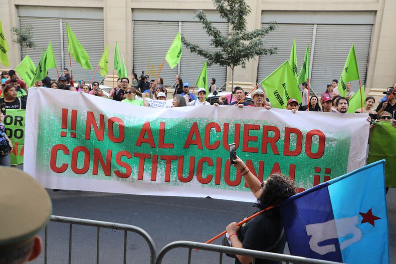 Protesta contra el Acuerdo Constitucional.jpg
