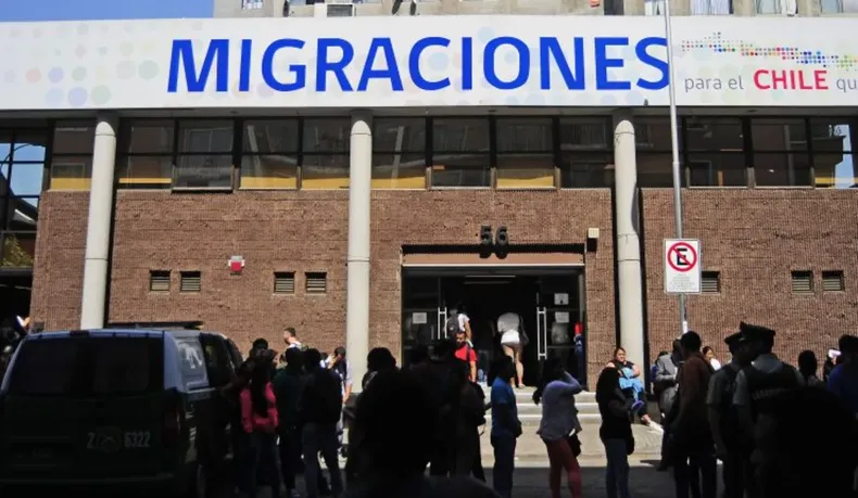 venezolano pidio residencia definitiva y tras casi 3 anos aun no obtenia respuesta corte ordeno resolver solicitud en 30 dias.webp