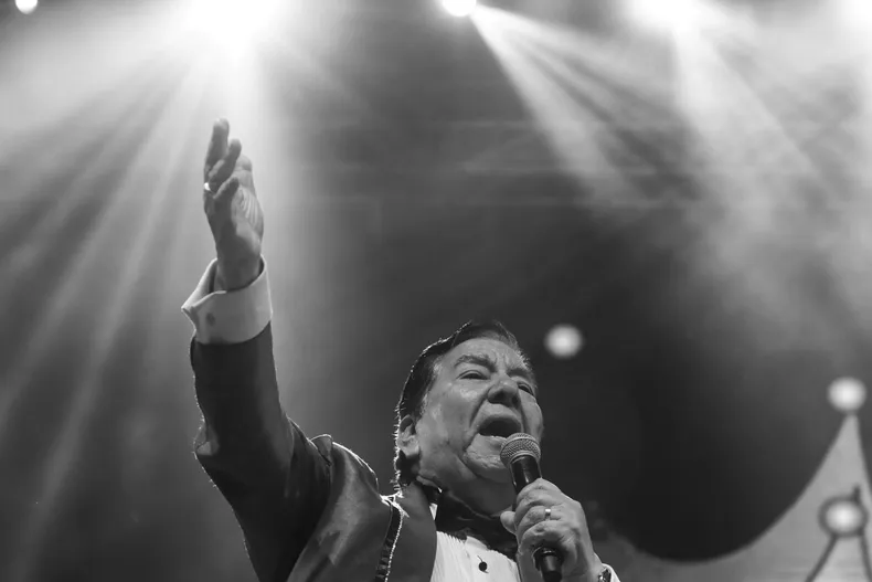 13446 hasta siempre tommy rey.webp