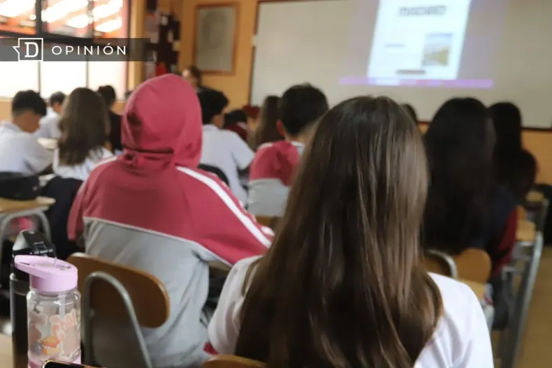 26850 estudiantes en una sala de clases.webp