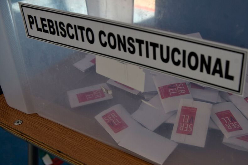 la ilusion constituyente se viene pelicula del proceso politico que finalizo sin objetivo.jpg