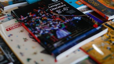 Mineduc ahorra millones de pesos en libros gracias a sostenibilidad e imprimen 72 títulos
