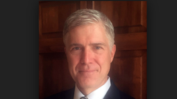 Trump elige juez conservador para Tribunal Supremo
