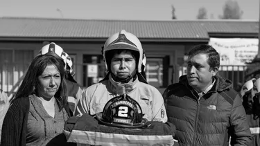 Joven, risueño y nuevo mártir de Bomberos: Quién era Duban Olate, uno de los brigadistas CMPC fallecidos